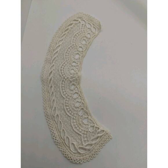 3 Pairs of Embroidered Applique Lace Corners - Pre-owned - 8" Long - Picture 4 of 7